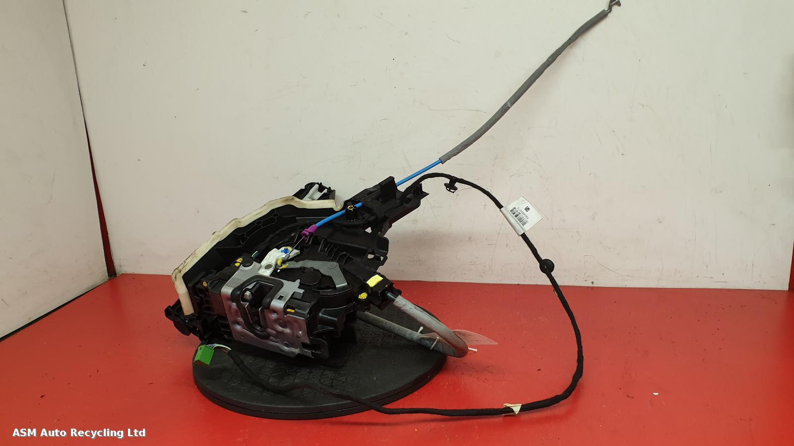 View Auto part Door Lock Assembly Mercedes C Class 2016