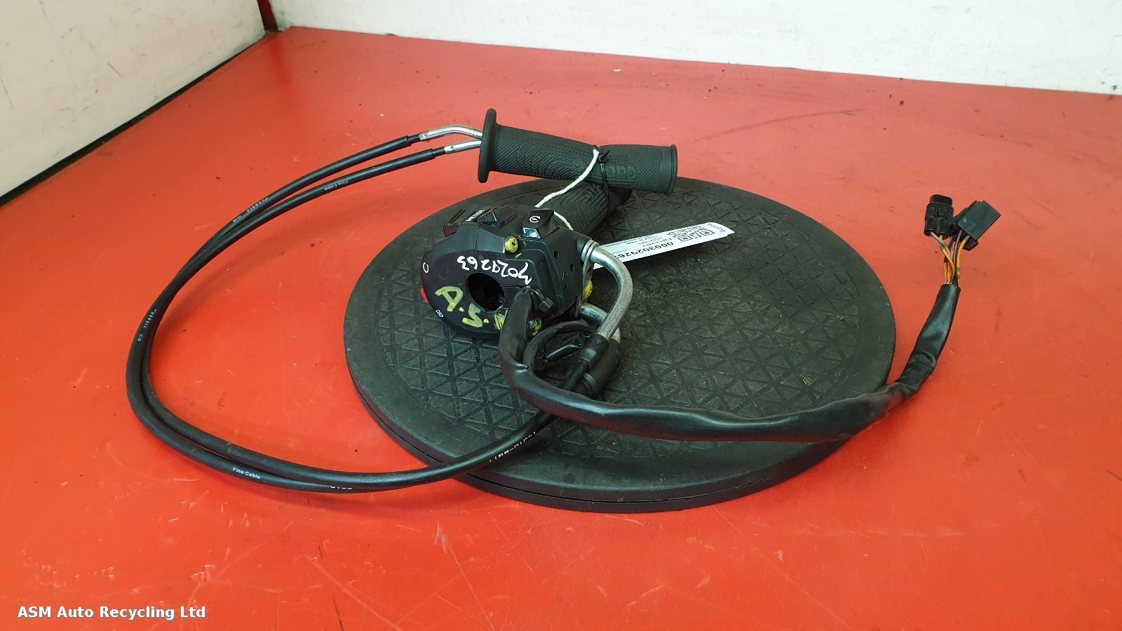 View Auto part RH Switch Gear Suzuki Gsxr 750 2017