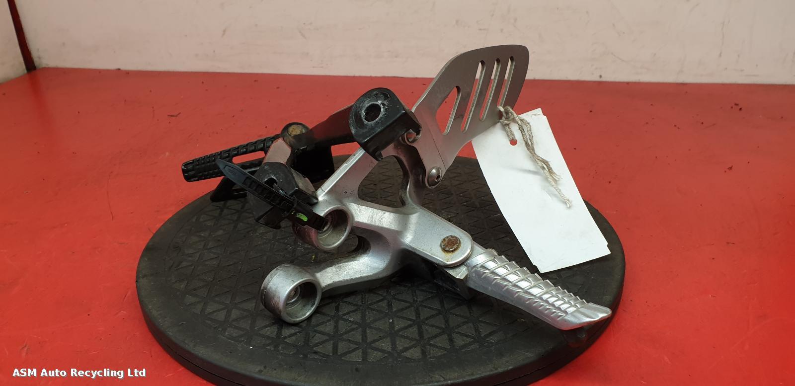 View Auto part Left Footrest Suzuki Gsxr 750 K8 2008