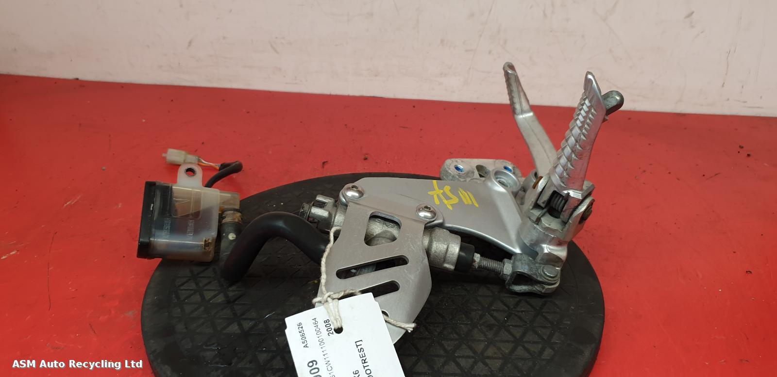 View Auto part Right Footrest Suzuki Gsxr 750 K8 2008
