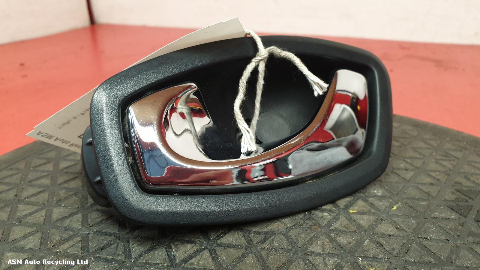 View Auto part Door Handle Renault Trafic 2017