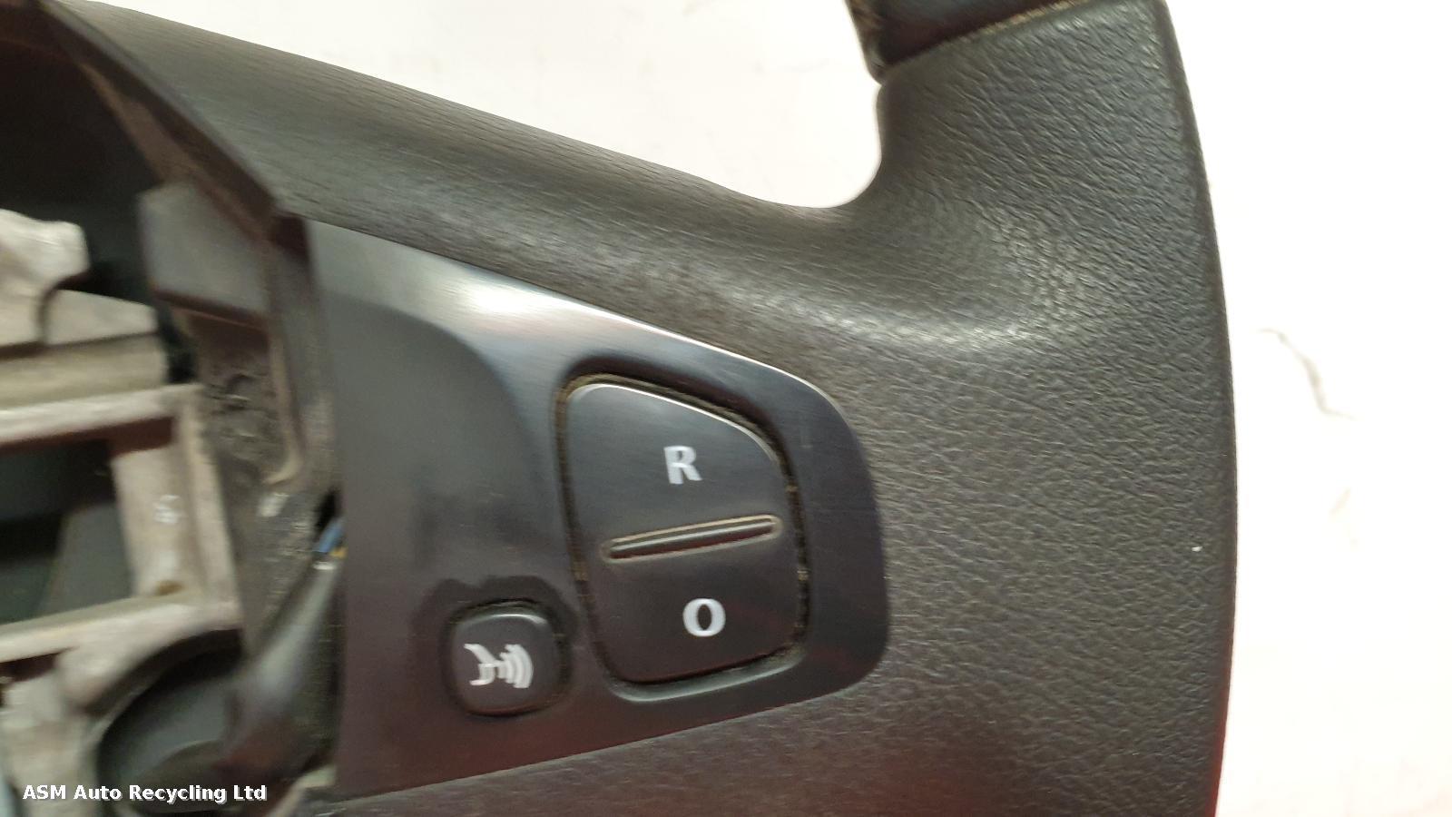 View Auto part Steering Wheel Renault Trafic 2017