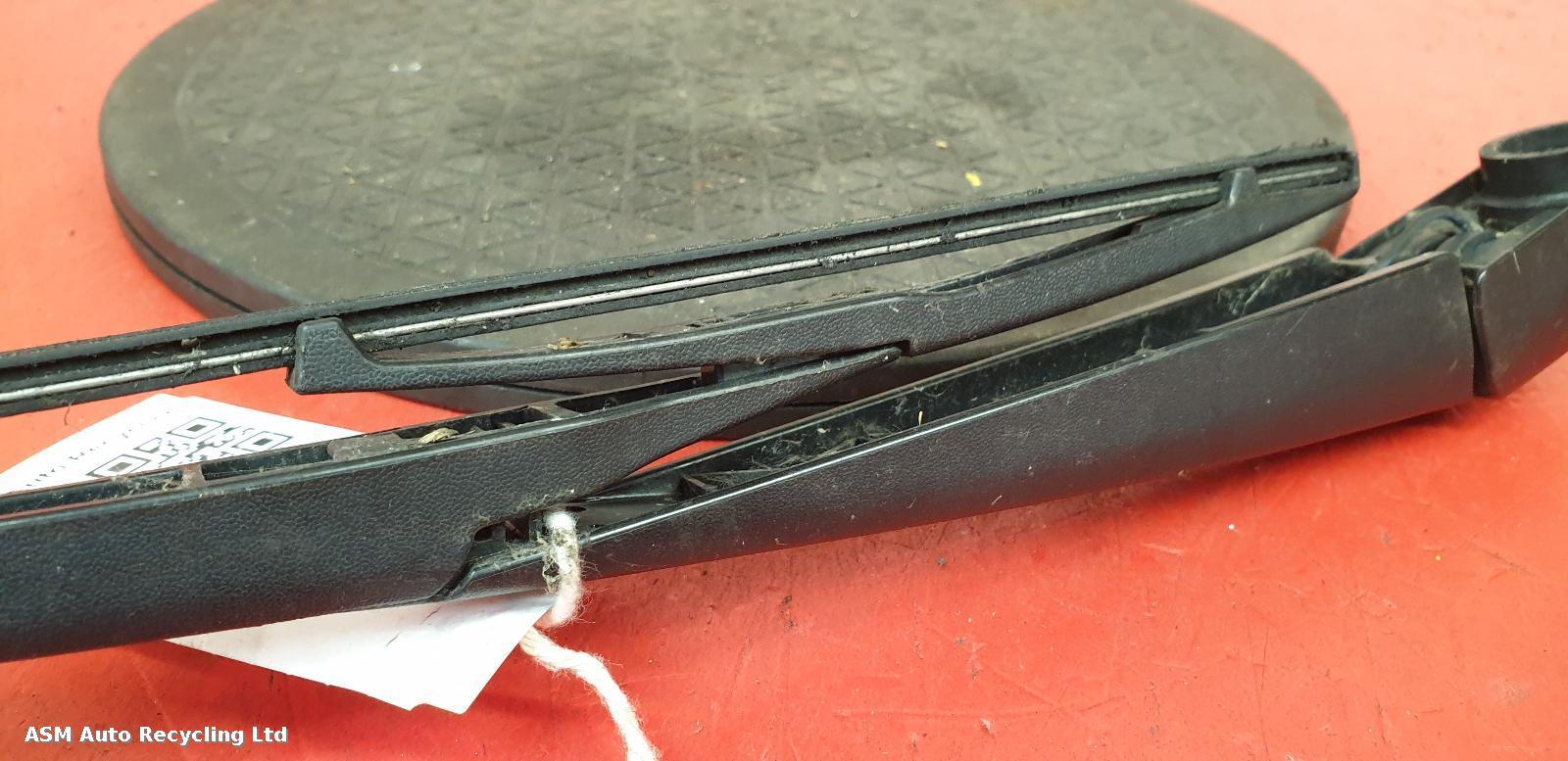 View Auto part Wiper Arm Peugeot 108 2016
