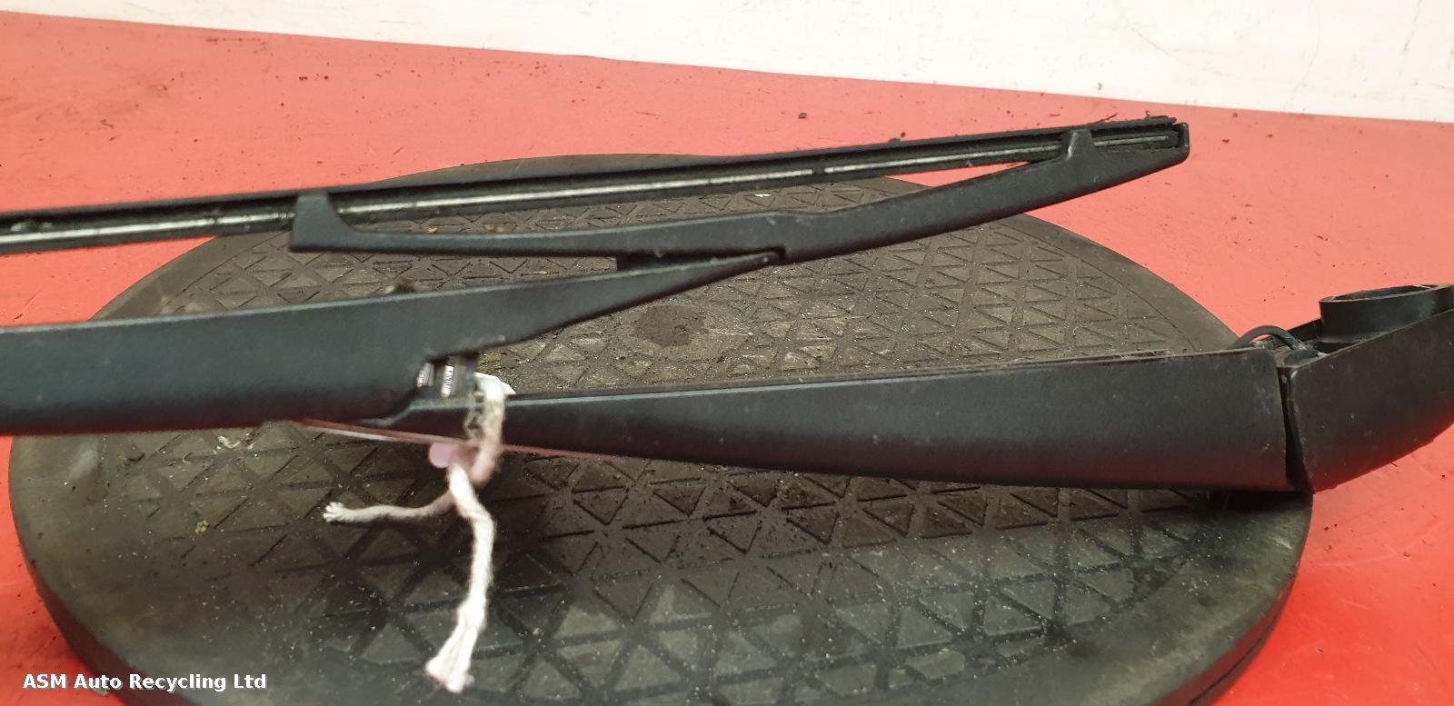 View Auto part Wiper Arm Peugeot 108 2016