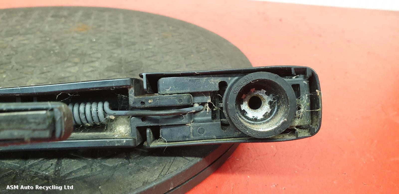 View Auto part Wiper Arm Peugeot 108 2016