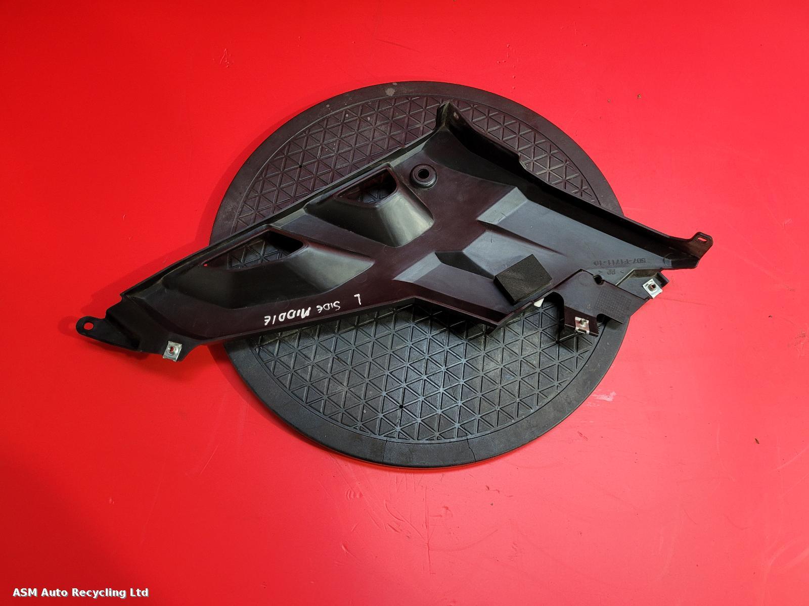 View Auto part Side Panel Left Yamaha Mt 125 2016