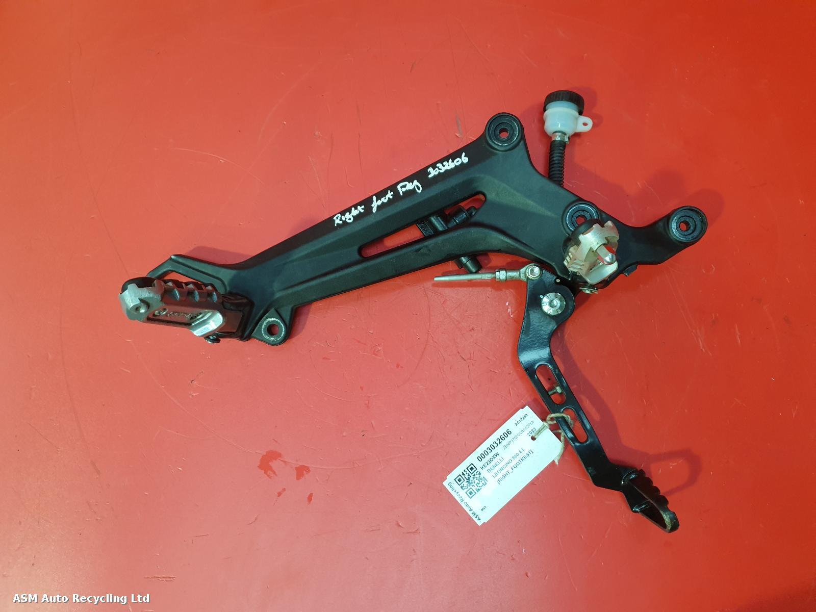 View Auto part Right Footrest Benelli Leoncino 800 E5 2023