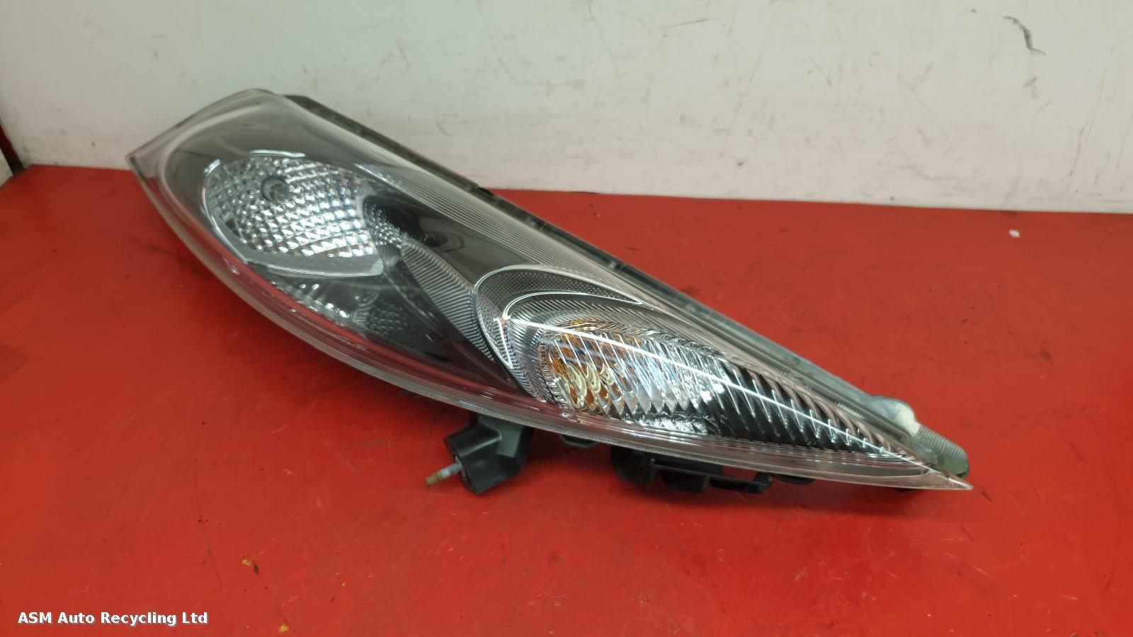 View Auto part R Headlamp Nissan Juke 2014