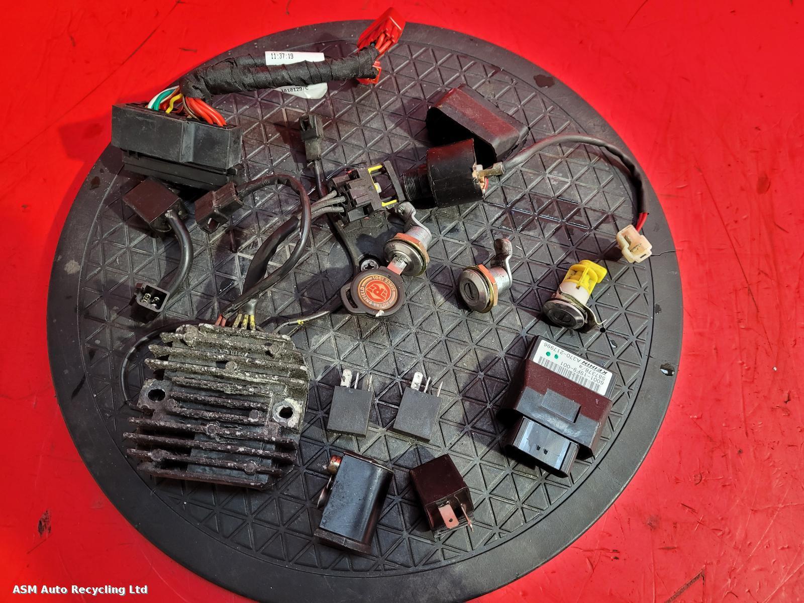 View Auto part Comp.Lock Set + Keys Royal Enfield Bullet 500 2019