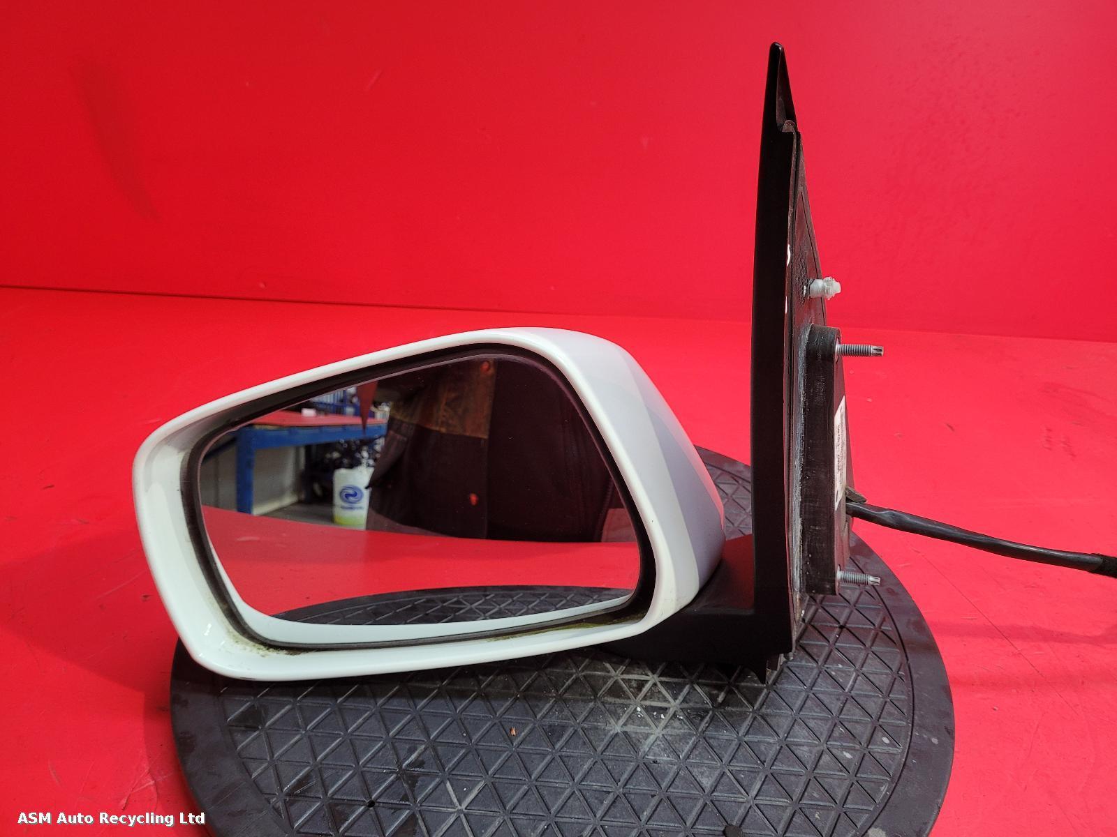 View Auto part L Door Mirror Nissan Pathfinder 2006
