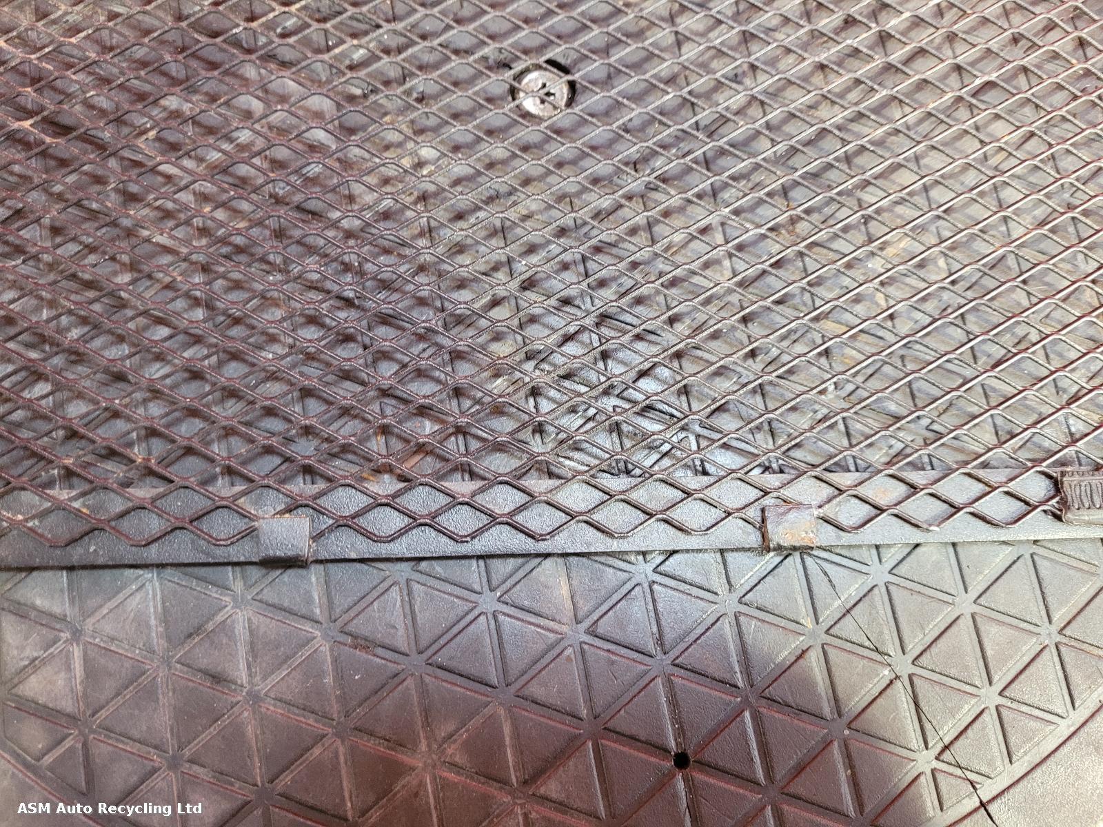 View Auto part Grille Suzuki Gsf 2009