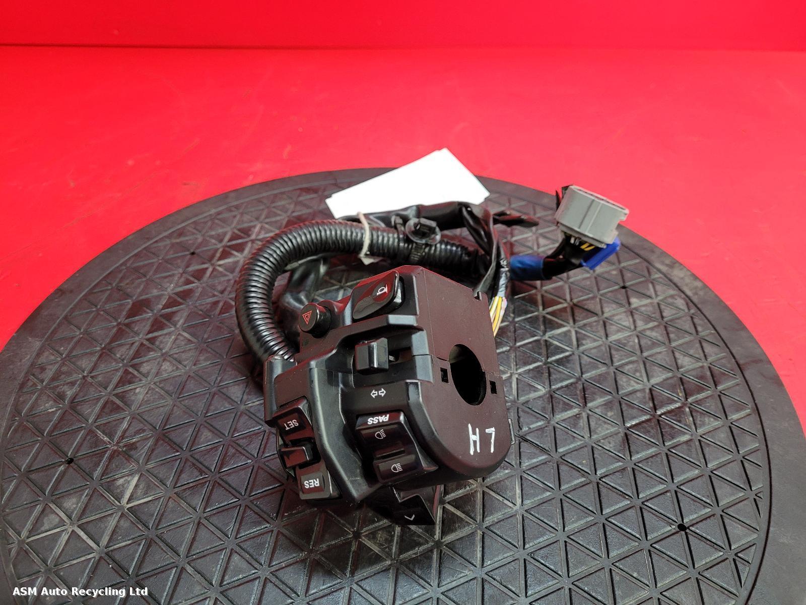 View Auto part LH Switch Gear Yamaha Tracer 9 2021
