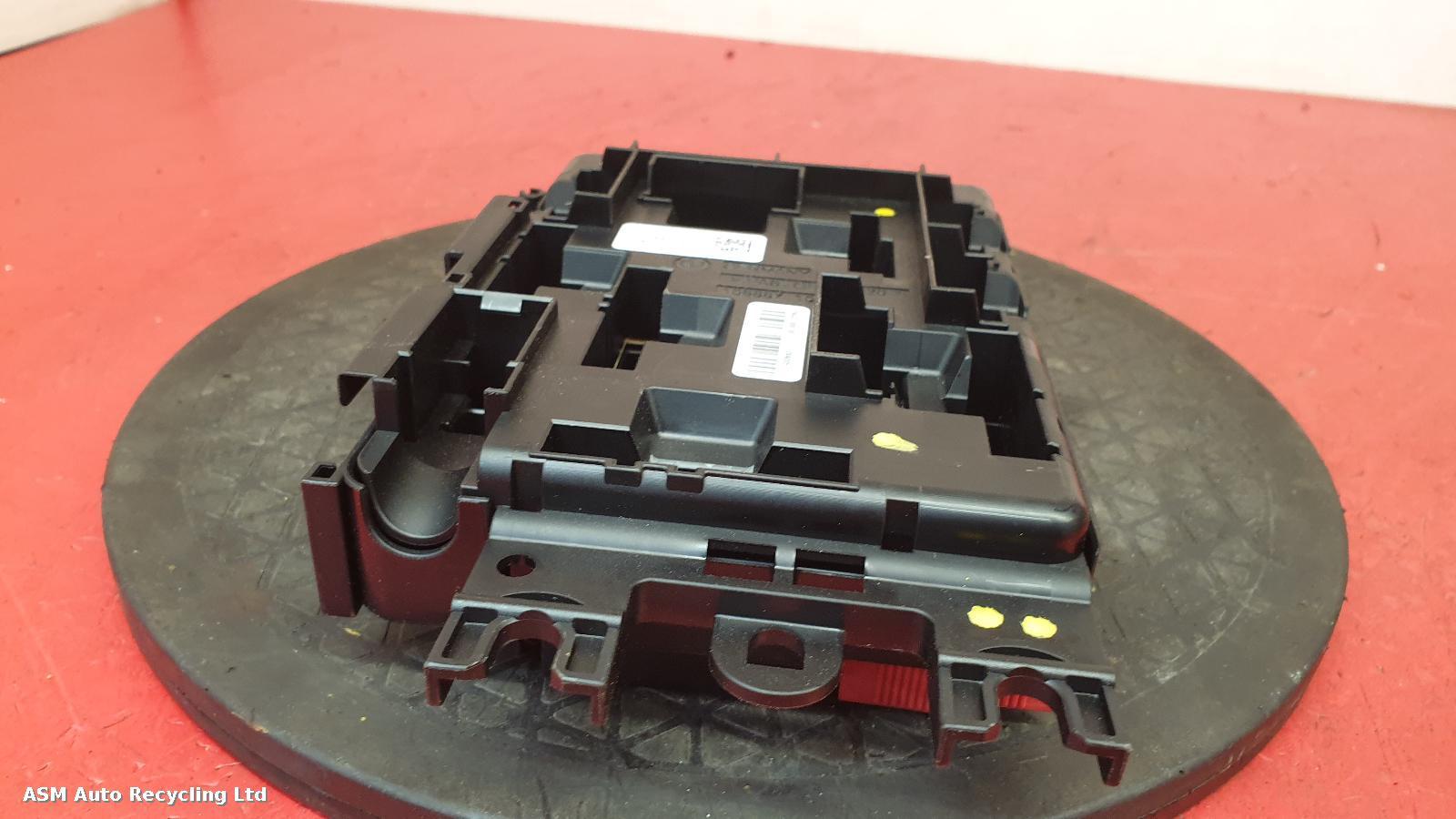 View Auto part Fuse Box Bmw 1 Series 2013