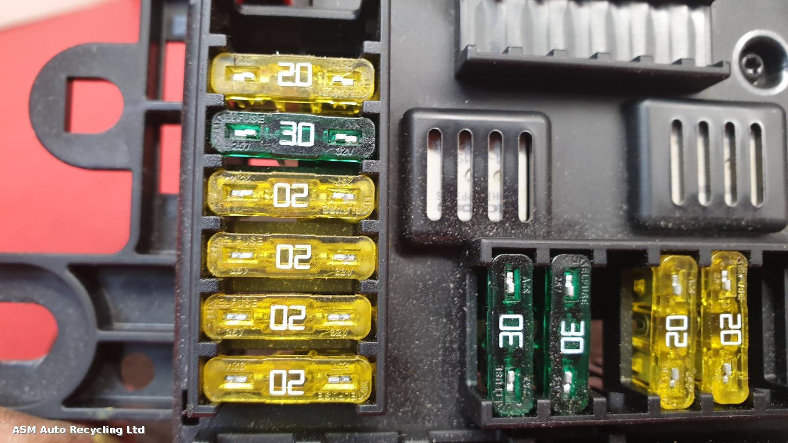 View Auto part Fuse Box Bmw 1 Series 2013