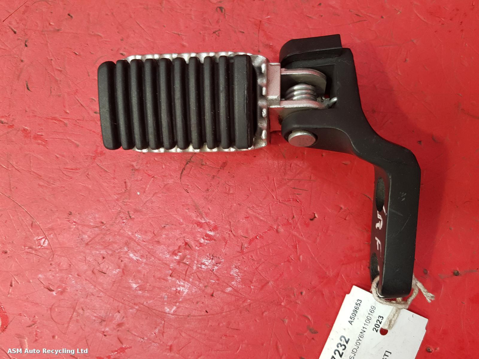View Auto part Right Footrest Sinnis Terrain 2023