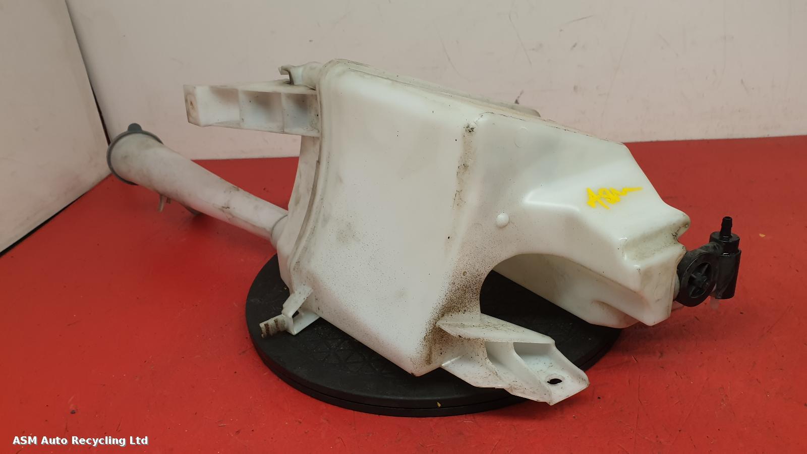 View Auto part Washer Bottle Nissan Pulsar 2015