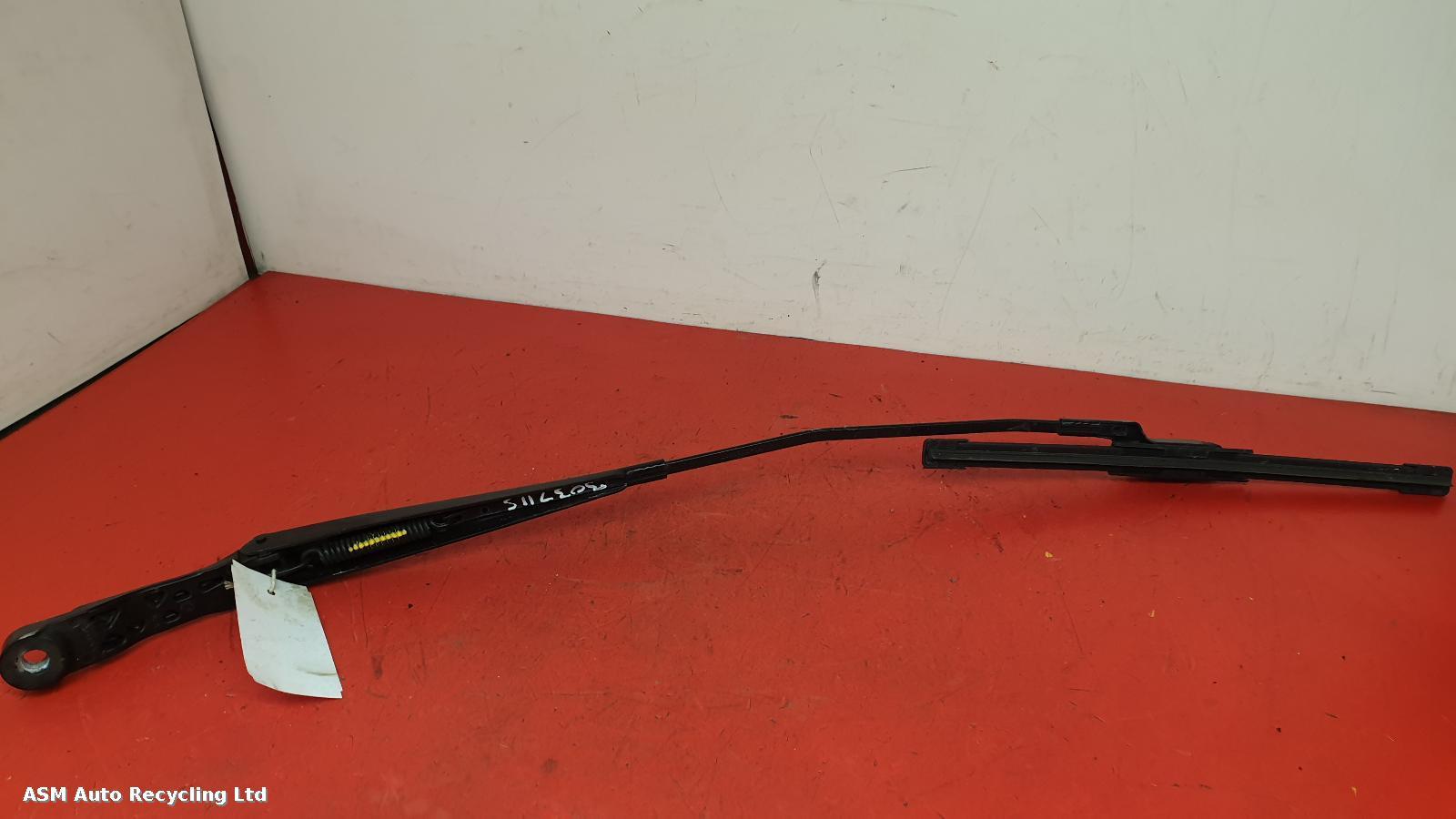 View Auto part Wiper Arm Nissan Pulsar 2015
