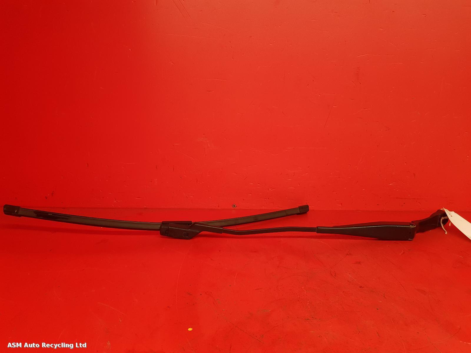 View Auto part Wiper Arm Nissan Pulsar 2015
