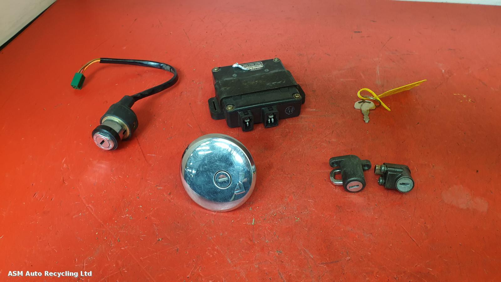 View Auto part Comp.Lock Set + Keys Suzuki Gn125 1996