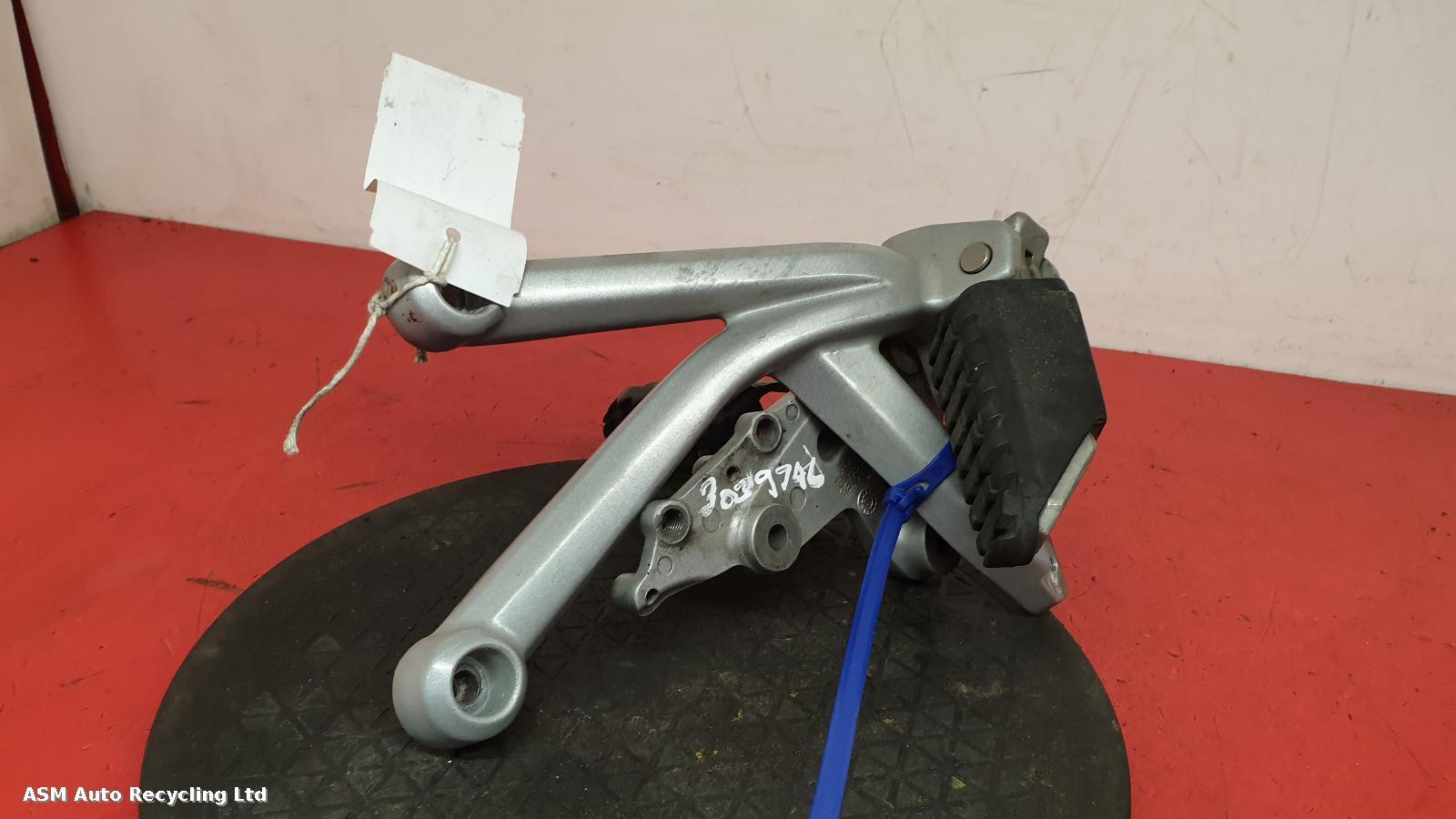 View Auto part Right Footrest Triumph Explorer 2014