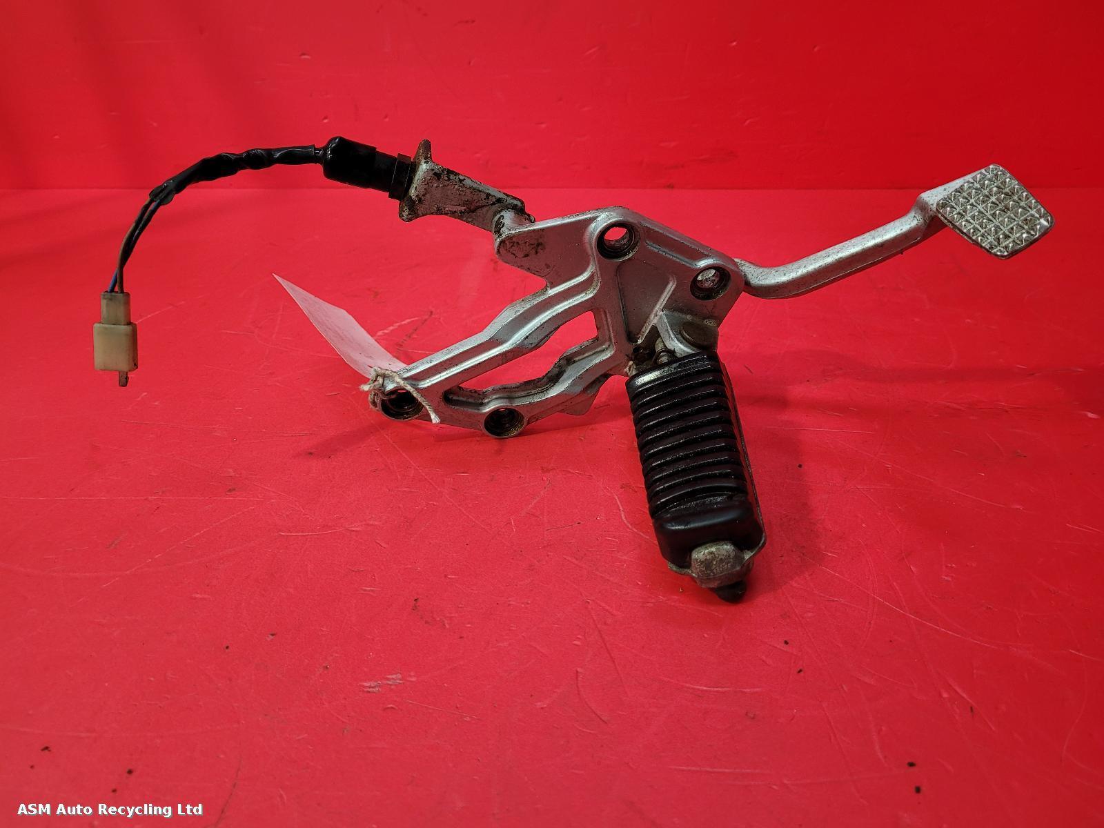View Auto part Right Footrest Kawasaki Gpz 600 R 1987