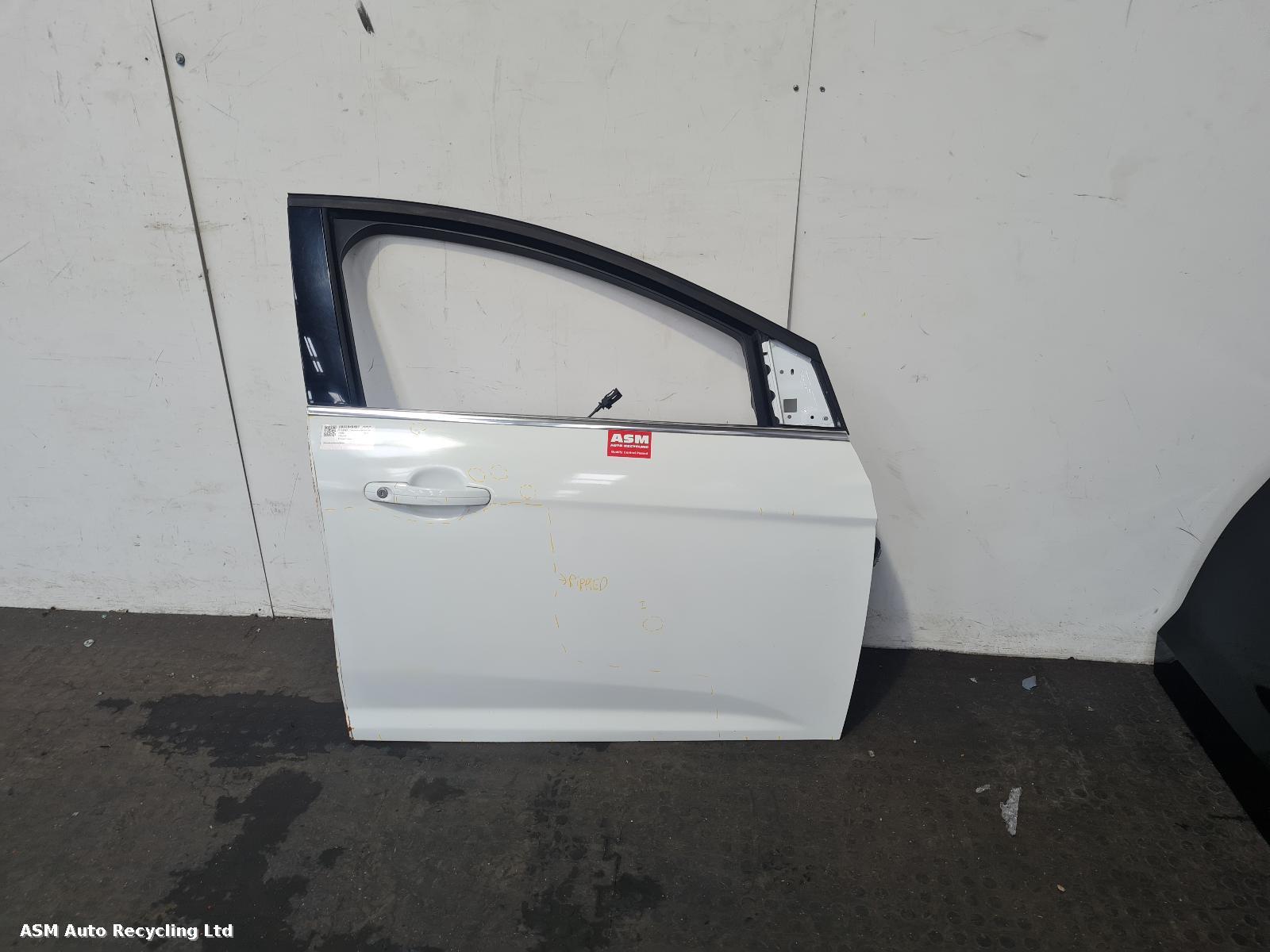 View Auto part R Front Door Ford Focus 2013
