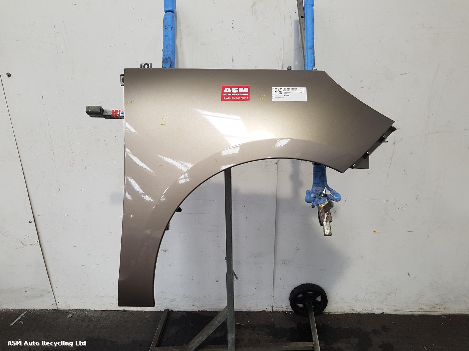View Auto part R Wing Renault Scenic 2013