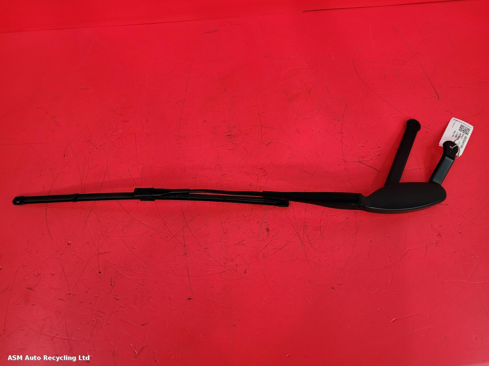 View Auto part Wiper Arm Mercedes C Class 2016