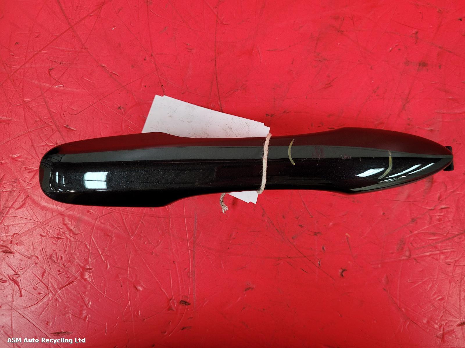 View Auto part Door Handle Toyota Yaris 2023