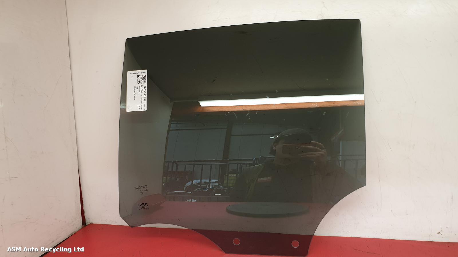 View Auto part LR Door Window Peugeot 208 2021