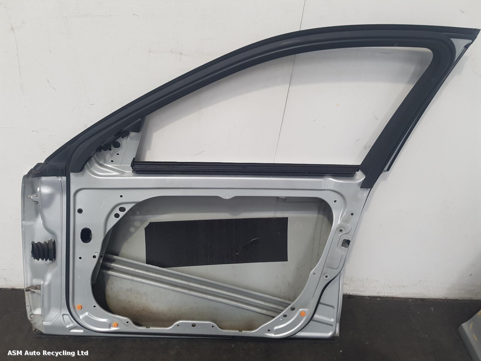 View Auto part R Front Door Mercedes C Class 2009