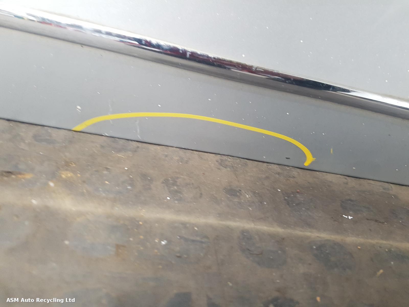 View Auto part R Front Door Mercedes C Class 2009