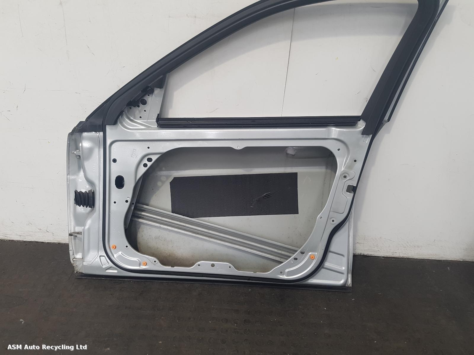 View Auto part R Front Door Mercedes C Class 2009