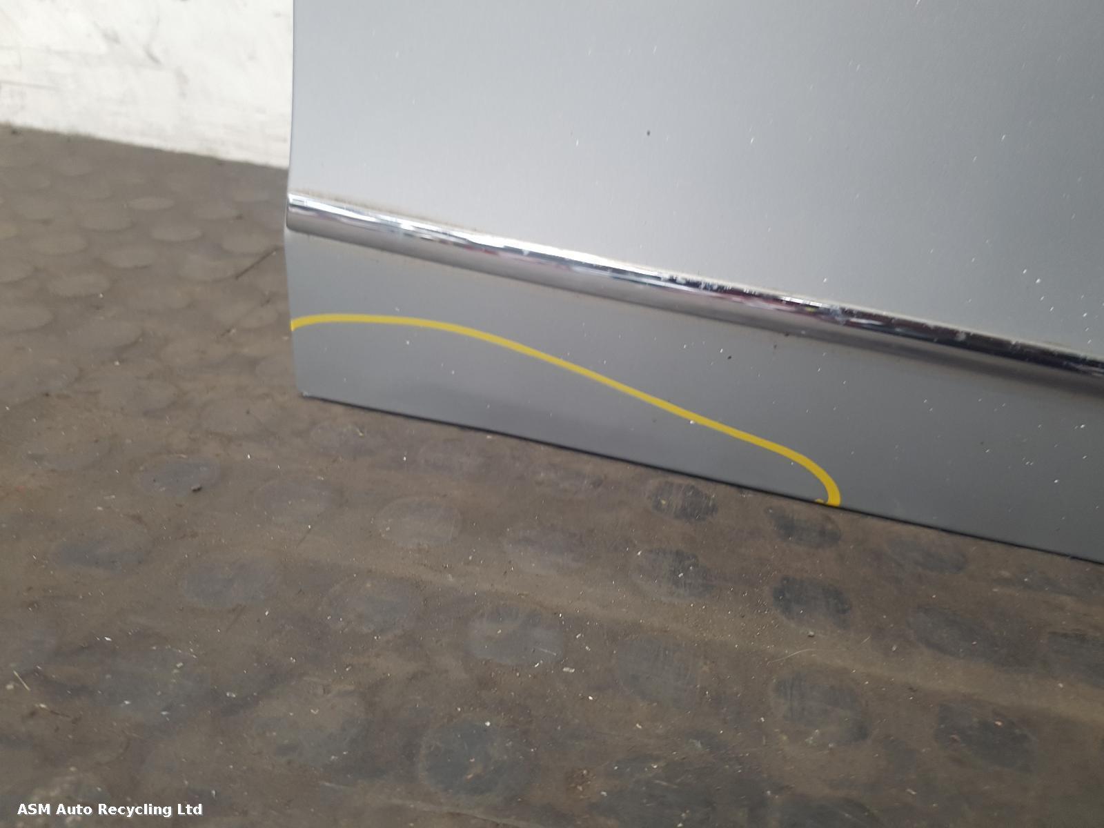 View Auto part R Front Door Mercedes C Class 2009