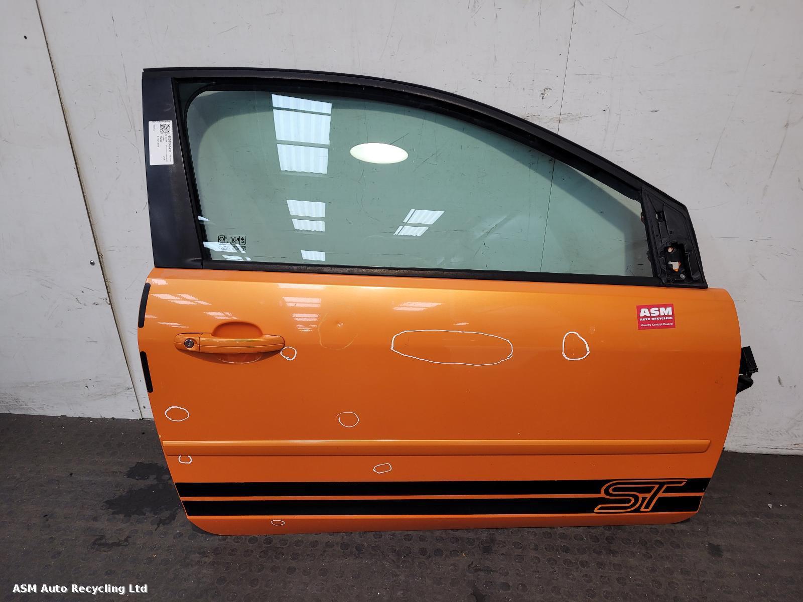 View Auto part R Front Door Ford Focus 2006