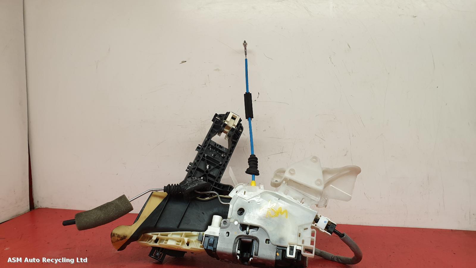 View Auto part Door Lock Assembly Mercedes E Class 2010