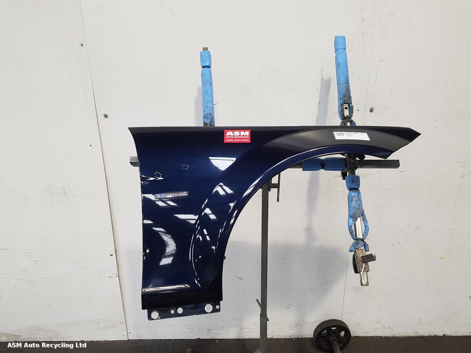 View Auto part R Wing Mercedes C Class 2012