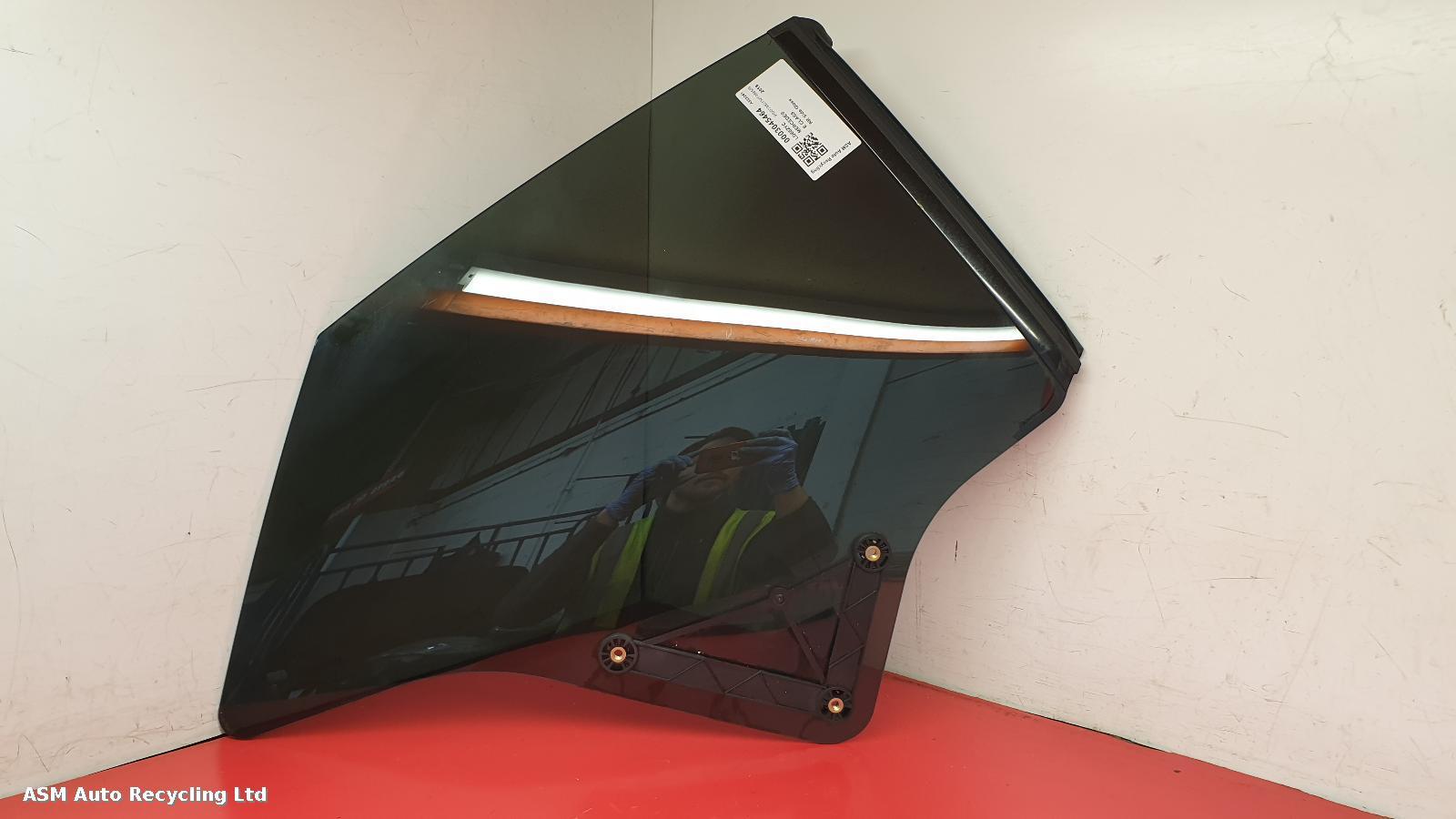 View Auto part R Quarter Window Mercedes E Class 2018