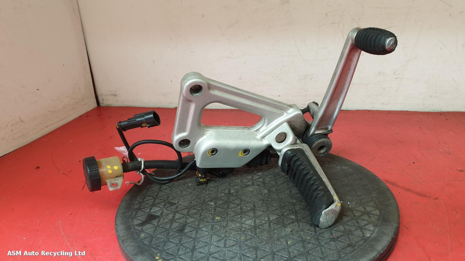 View Auto part Right Footrest Ducati 900 Ss 1993