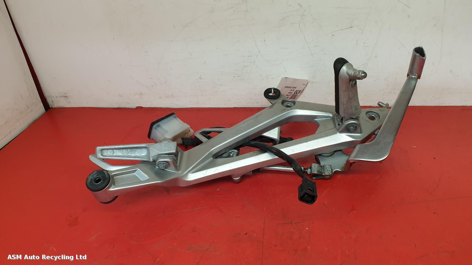 View Auto part Right Footrest Honda Nc 750 2021