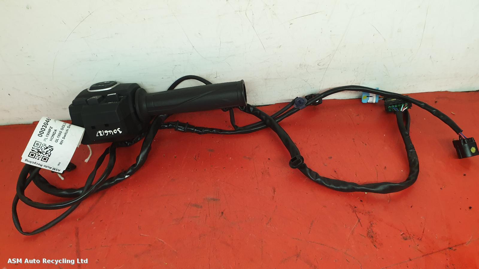 View Auto part RH Switch Gear Honda Gl1800 Goldwing 2019
