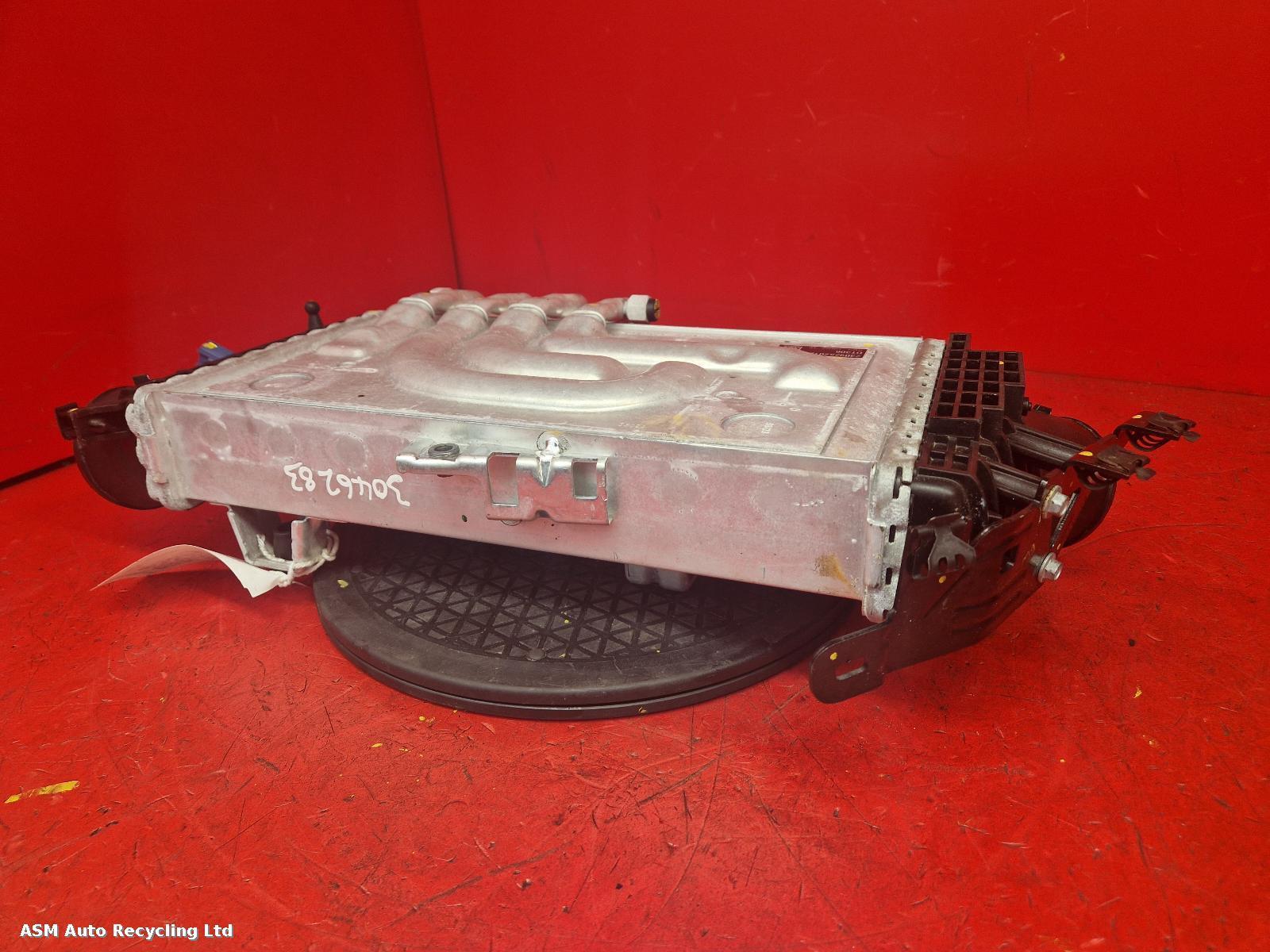 View Auto part Intercooler Land Rover Defender 2024