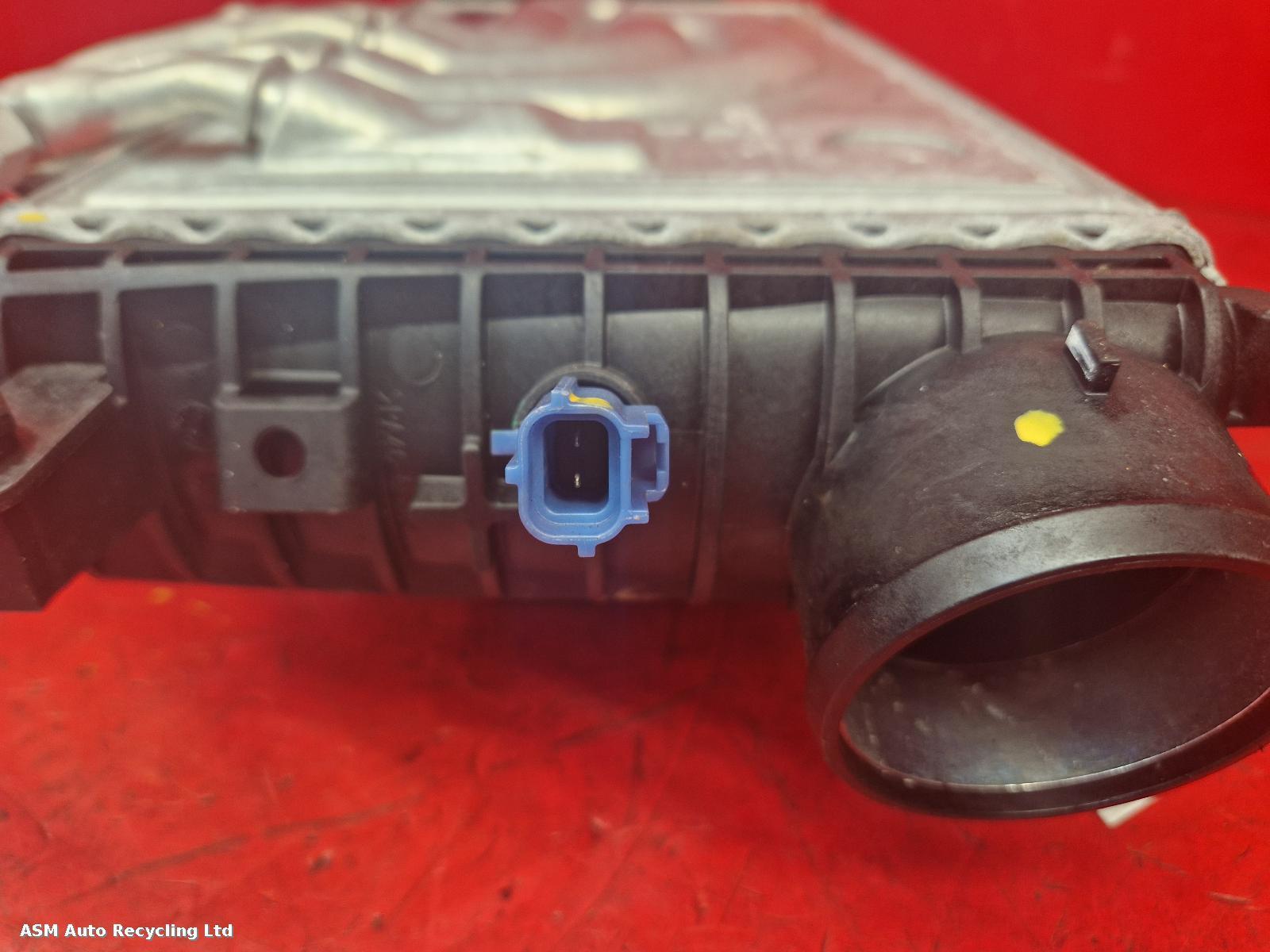View Auto part Intercooler Land Rover Defender 2024