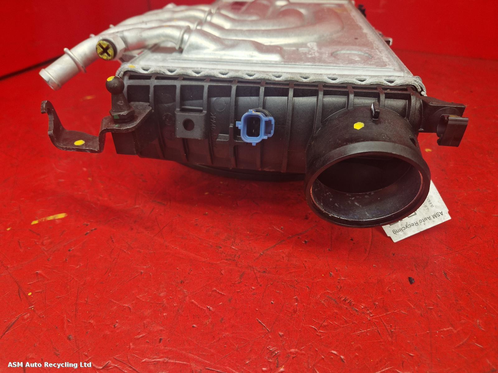 View Auto part Intercooler Land Rover Defender 2024