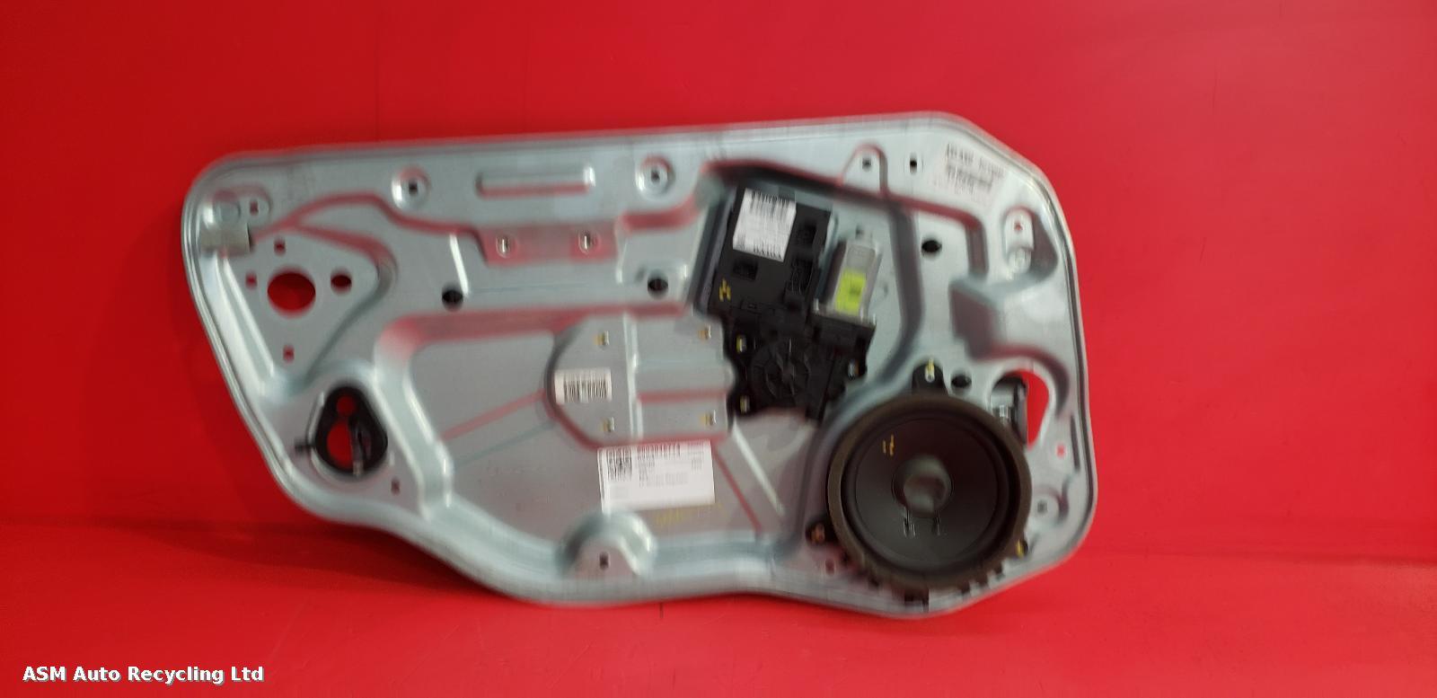 View Auto part LF Window Regulator Volvo S40 2009