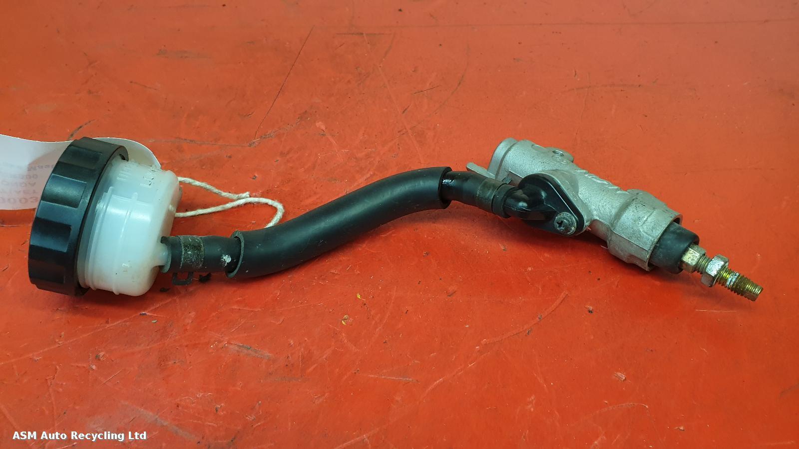 View Auto part Master Cylinder Honda Cbr900 2001