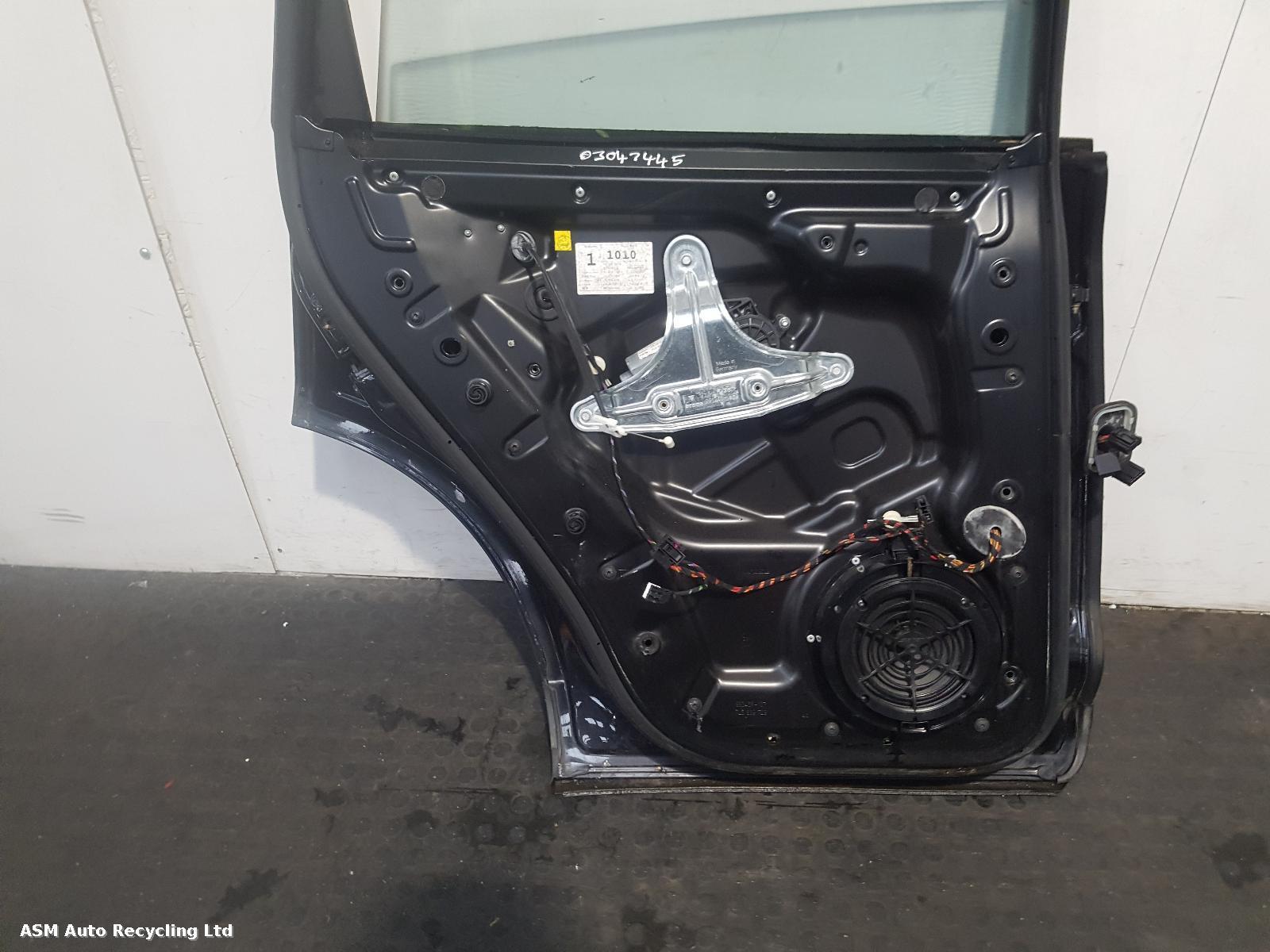 View Auto part L Rear Door Porsche Cayenne 2004