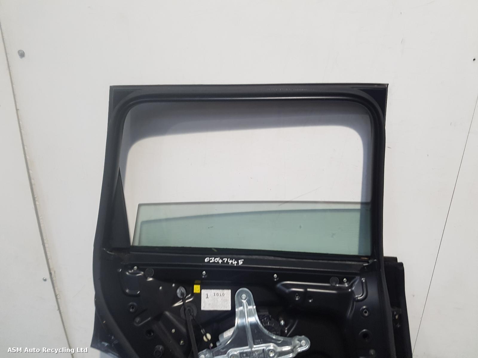 View Auto part L Rear Door Porsche Cayenne 2004