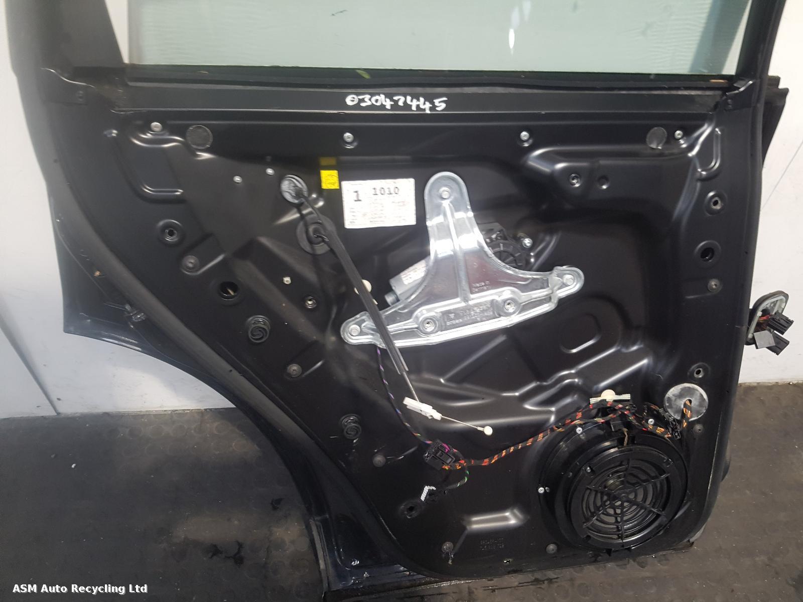 View Auto part L Rear Door Porsche Cayenne 2004