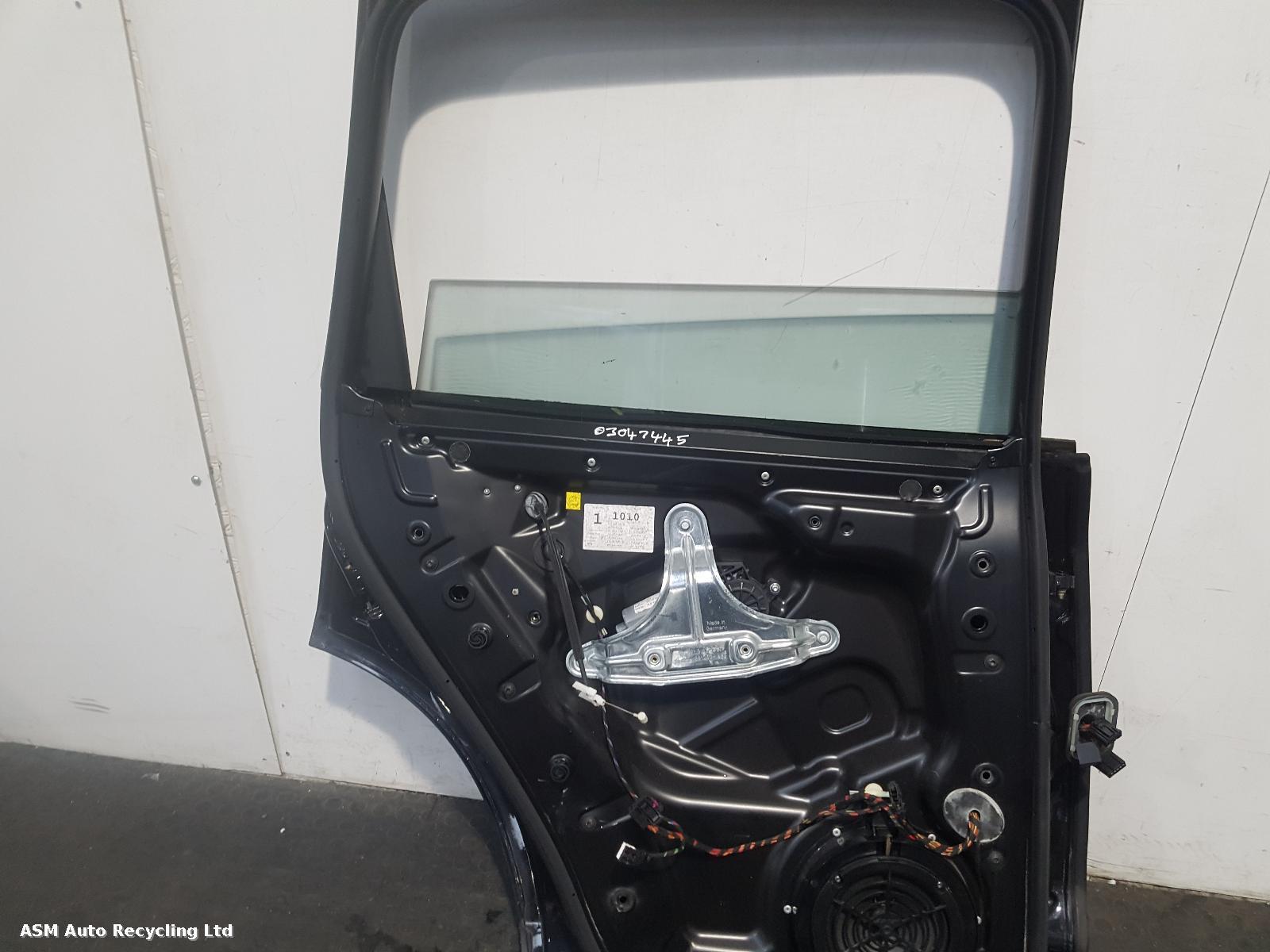 View Auto part L Rear Door Porsche Cayenne 2004